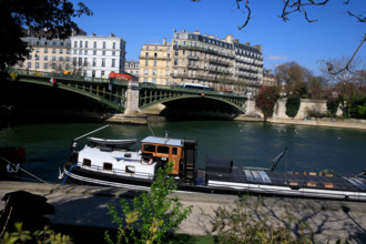 Paris, quai Saint-Bernard
