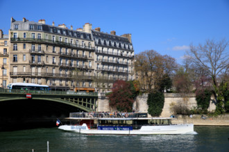 Paris, quai Saint-Bernard
