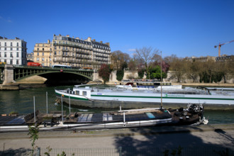 Paris, quai Saint-Bernard