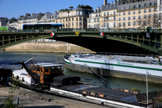 Paris, quai Saint-Bernard