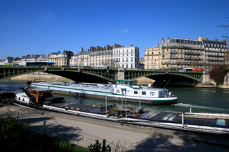 Paris, quai Saint-Bernard
