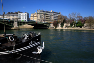 Paris, quai Saint-Bernard