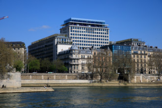 Paris, quai Saint-Bernard