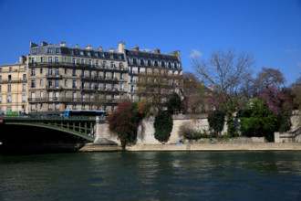 Paris, quai Saint-Bernard