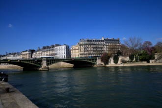 Paris, quai Saint-Bernard