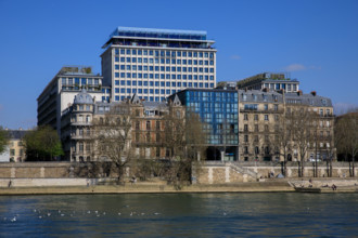 Paris, quai Saint-Bernard