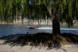 Paris, quai Saint-Bernard
