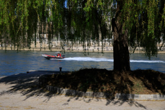 Paris, quai Saint-Bernard