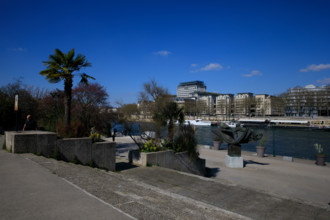 Paris, quai Saint-Bernard