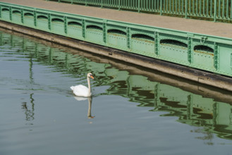 france, région centre, Loiret, Briare, pont canal de Birare, pont-canal portant le canal latéral à