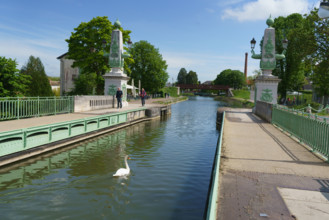 france, région centre, Loiret, Briare, pont canal de Birare, pont-canal portant le canal latéral à