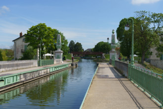 france, région centre, Loiret, Briare, pont canal de Birare, pont-canal portant le canal latéral à