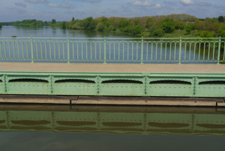 france, région centre, Loiret, Briare, pont canal de Birare, pont-canal portant le canal latéral à