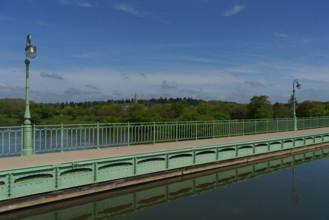 france, région centre, Loiret, Briare, pont canal de Birare, pont-canal portant le canal latéral à