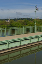 france, région centre, Loiret, Briare, pont canal de Birare, pont-canal portant le canal latéral à