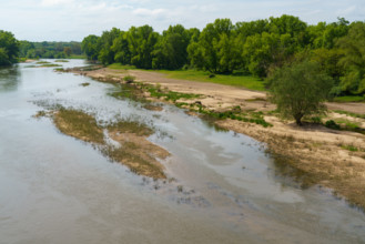 france, région centre, Loiret, Briare, la Loire aux abords du pont canal,