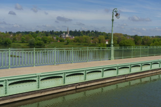 france, région centre, Loiret, Briare, pont canal de Birare, pont-canal portant le canal latéral à