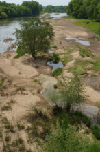 france, région centre, Loiret, Briare, la Loire aux abords du pont canal,