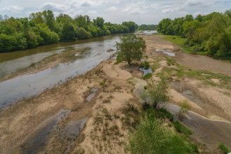 france, région centre, Loiret, Briare, la Loire aux abords du pont canal,
