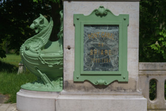 france, région centre, Loiret, Briare, pont canal de Birare, pont-canal portant le canal latéral à