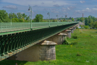 france, région centre, Loiret, Briare, pont canal de Birare, pont-canal portant le canal latéral à