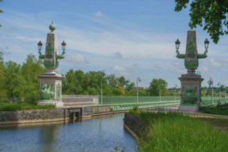france, région centre, Loiret, Briare, pont canal de Birare, pont-canal portant le canal latéral à
