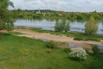 france, région centre, Loiret, Briare, la Loire aux abords du pont canal,