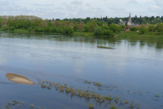 france, région centre, Loiret, Briare, la Loire aux abords du pont canal,