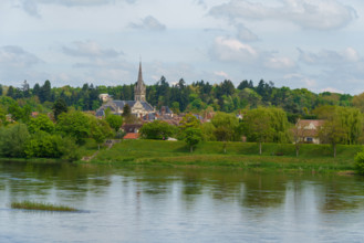 france, région centre, Loiret, Briare, la Loire aux abords du pont canal,