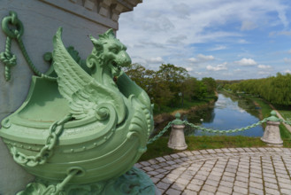 france, région centre, Loiret, Briare, pont canal de Birare, pont-canal portant le canal latéral à