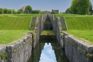france, région bougogne, Yonne, Rogny les sept écluses, ouvrage des 7 écluses dû à l'ingénieur