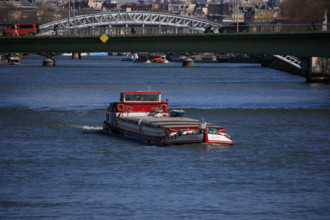 Paris, péniche sur la Seine