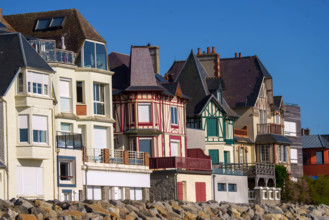 france, region Normandie, Manche, cotentin, Agon coutainville,  plage, promenade de Chausey, villas