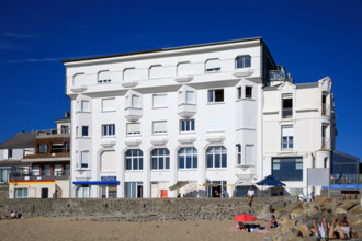 france, region Normandie, Manche, cotentin, Agon coutainville,  plage, promenade de Jersey,