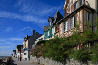france, region Normandie, Manche, cotentin, Agon coutainville,  plage, promenade de Chausey,