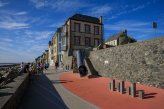 france, region Normandie, Manche, cotentin, Agon coutainville,  plage, promenade de Chausey,