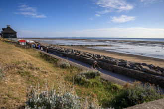 france, region Normandie, Manche, cotentin, Agon coutainville,  plage, promenade de Chausey,