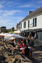 france, region Normandie, Manche, cotentin, Agon coutainville,  plage, promenade de Chausey,