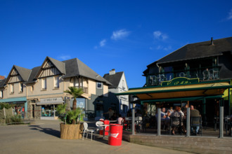 france, region Normandie, Manche, cotentin, Agon coutainville,  place du général de gaulle,