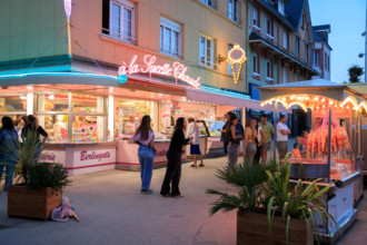 france, region Normandie, Manche, cotentin, Agon coutainville,  place du général de gaulle,