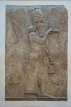 Paris, Musée du Louvre, Orthostate représentant un grand génie bénisseur ailé