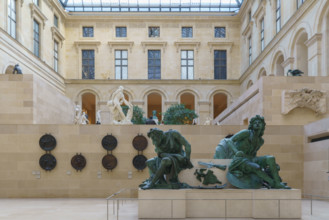 France, région Ile de France, Paris 1e arrondissement, musee du Louvre, cour Puget, groupe sculpté