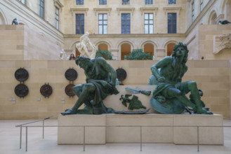 France, région Ile de France, Paris 1e arrondissement, musee du Louvre, cour Puget, groupe sculpté