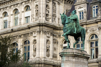 france, région Ile de France, Paris 4e arrondissement,  quai de l'hotel de ville, statue equestre d