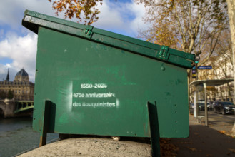 france, région Ile de France, Paris 4e arrondissement,  quai de l'hotel de ville, boite de