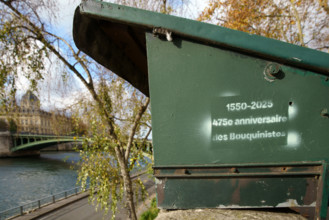 france, région Ile de France, Paris 4e arrondissement,  quai de l'hotel de ville, boite de