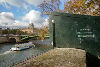 france, région Ile de France, Paris 4e arrondissement,  quai de l'hotel de ville, boite de