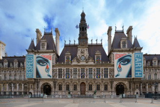 france, région Ile de France, Paris 4e arrondissement, place de l'hotel de ville vegetalisée,