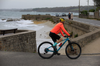 france region Bretagne, Finistère sud, Concarneau, grandes marées sur la corniche,