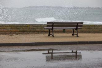 france region Bretagne, Finistère sud, Concarneau, grandes marées sur la corniche,